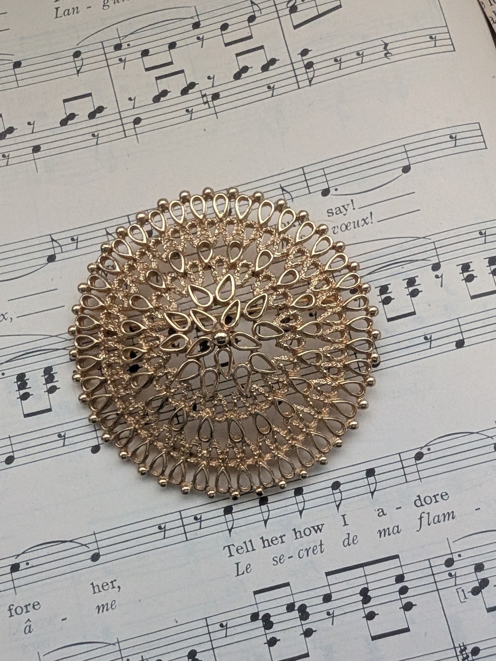 Large Gold Filigree Round Brooch